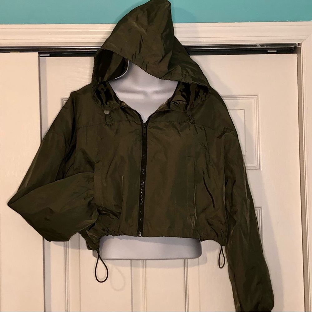 Aeropostale brand, olive green, cropped,zip front, hooded windbreaker-size M